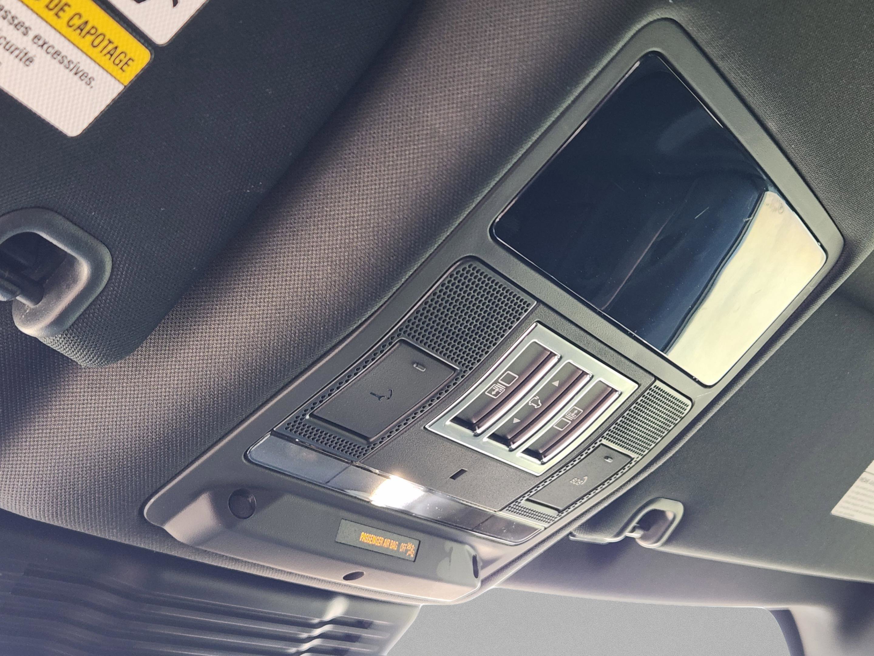 Certified 2025 Land Rover Discovery Dynamic SE image 24