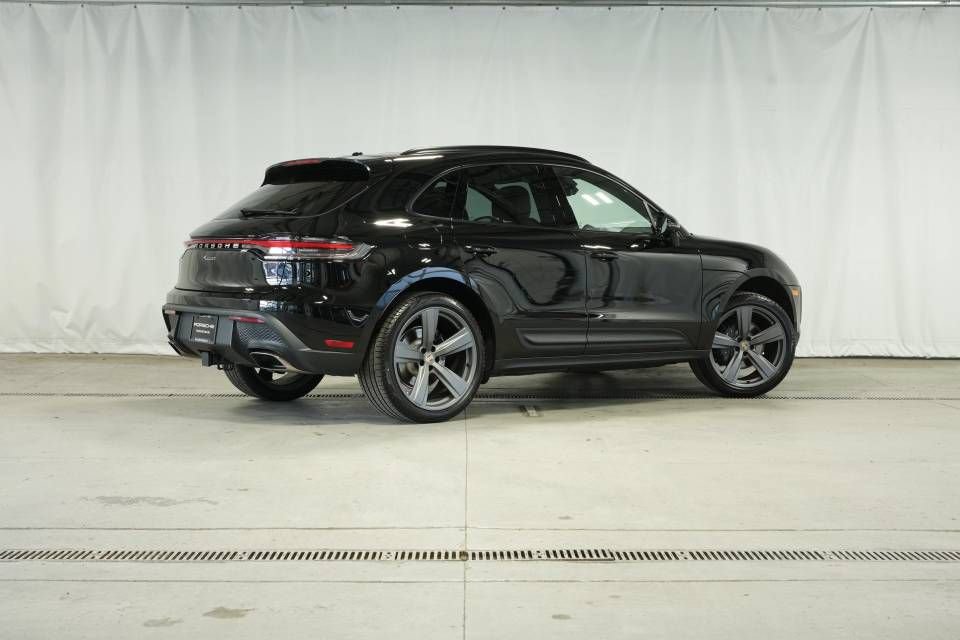 Certified 2026 Porsche Macan AWD/4WD image 7
