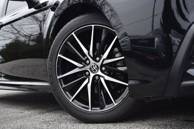 Used 2021 Toyota Camry SE image 3