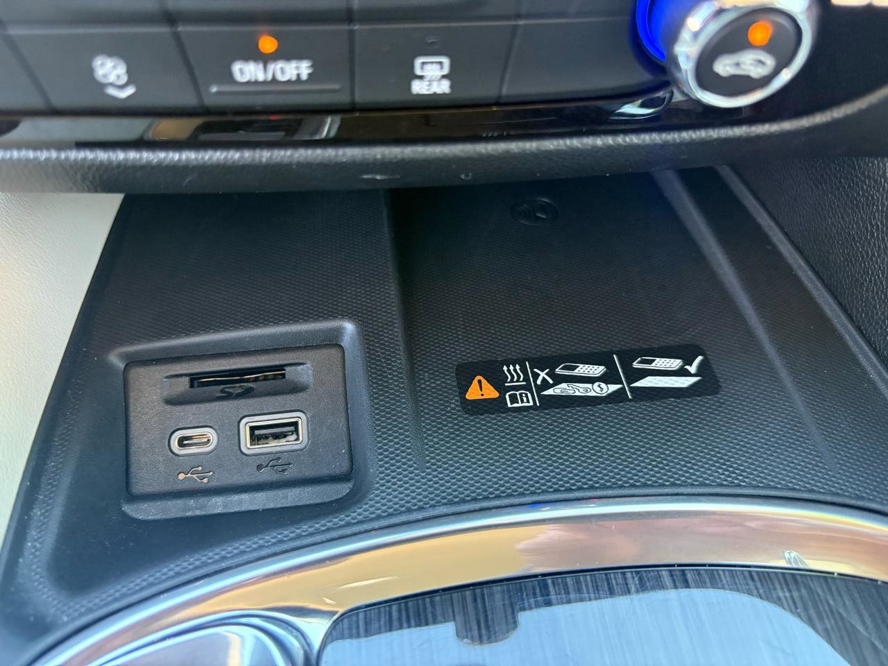 Used 2023 Buick Enclave Essence image 24