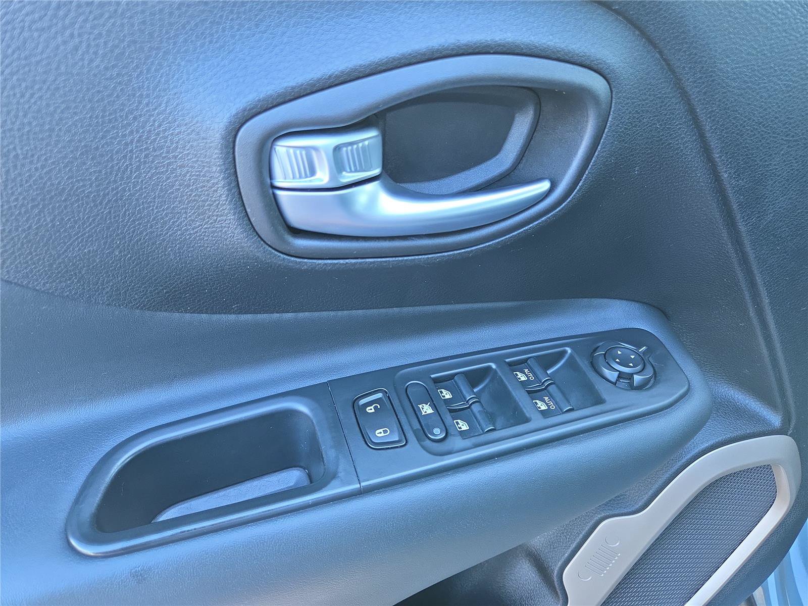 Used 2017 Jeep Renegade Limited AWD/4WD image 14
