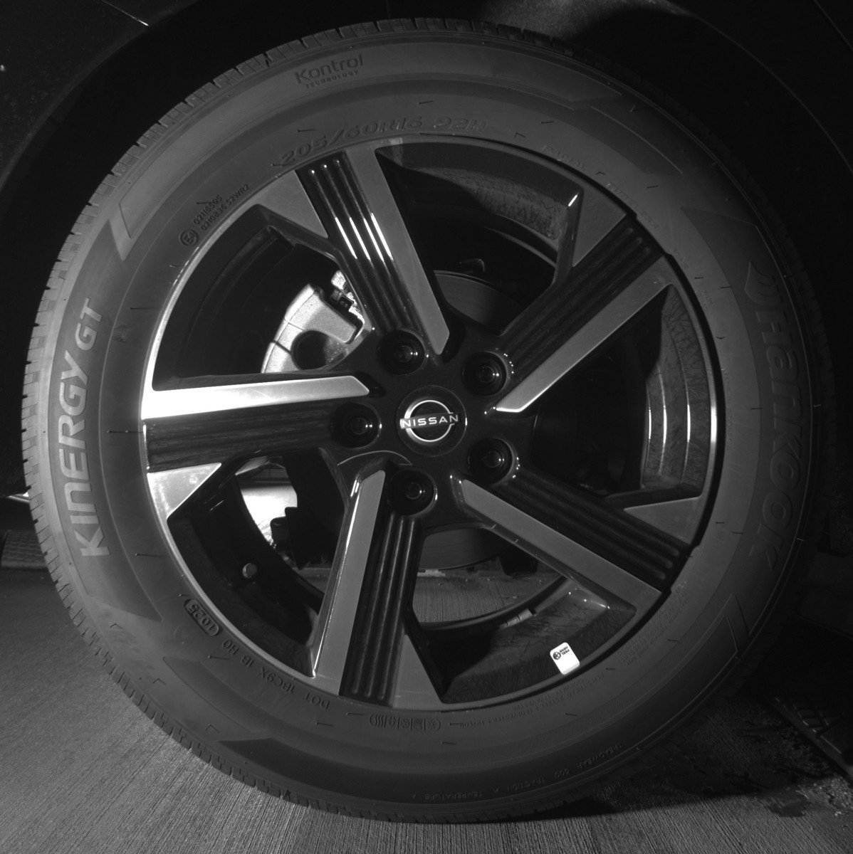Used 2025 Nissan Sentra SV FWD image 15