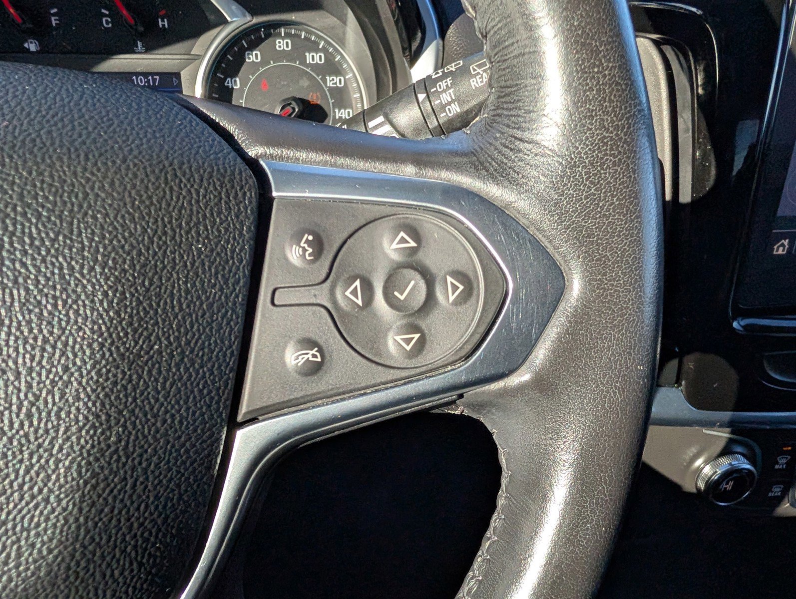 Used 2020 Chevrolet Traverse LT w/ Driver Confidence II Package image 29