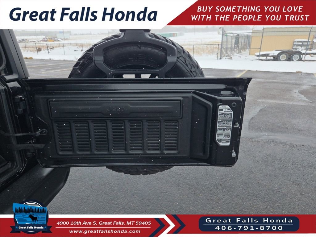 Used 2021 Jeep Wrangler Unlimited Sahara w/ Cold Weather Group image 11