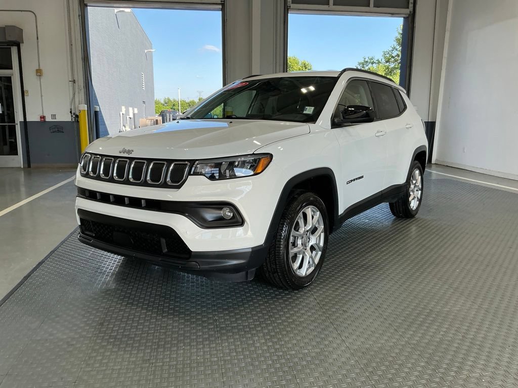 Used 2022 Jeep Compass Latitude AWD/4WD image 2