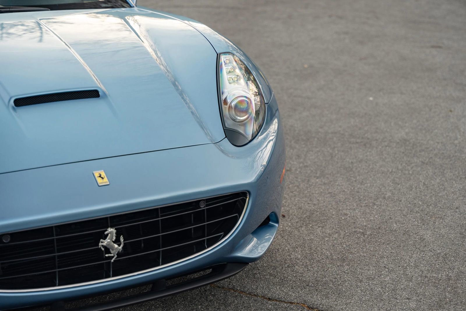 Used 2010 Ferrari California RWD image 71