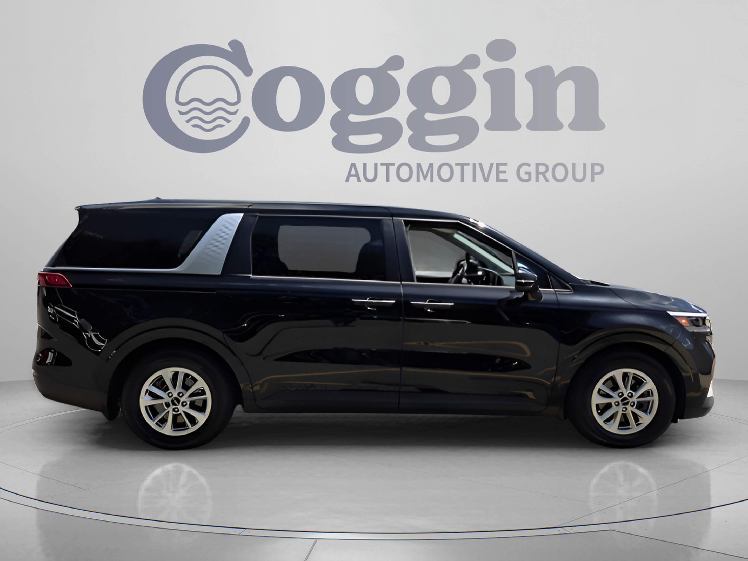 Used 2023 Kia Carnival LX FWD image 6