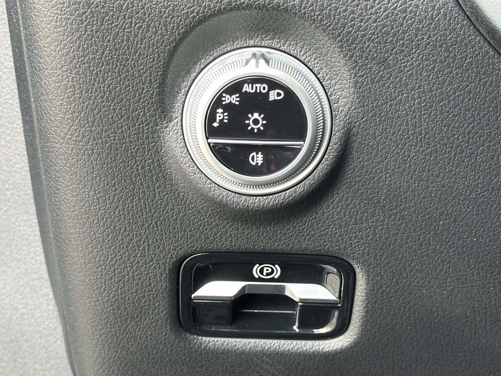 Used 2025 Mercedes-Benz C 300 4MATIC Sedan image 18