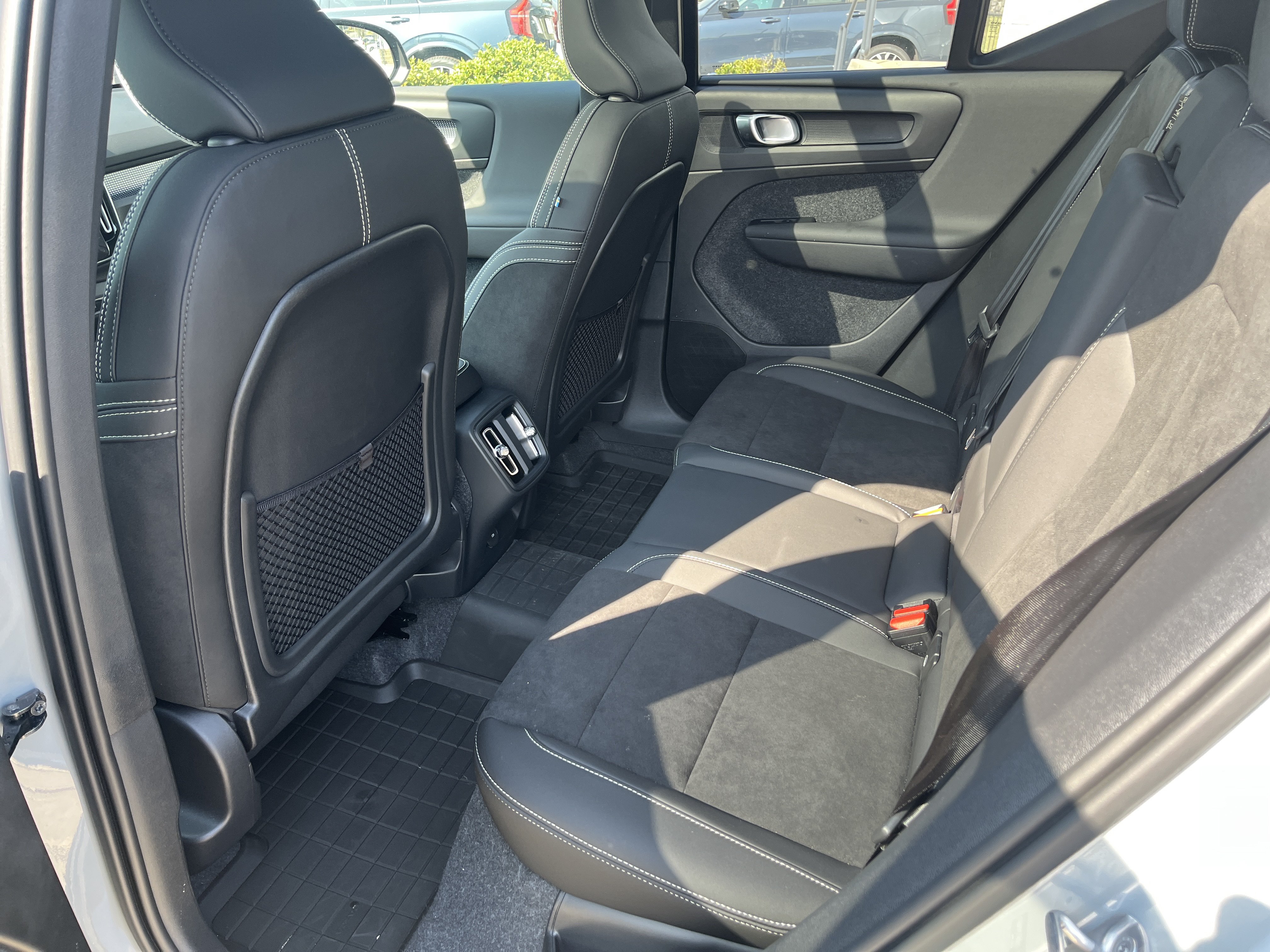 New 2026 Volvo XC40 B5 Ultra w/ Protection Package Premier AWD/4WD image 9