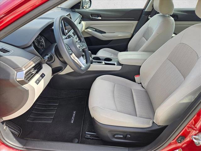 Used 2025 Nissan Altima 2.5 SV FWD image 15