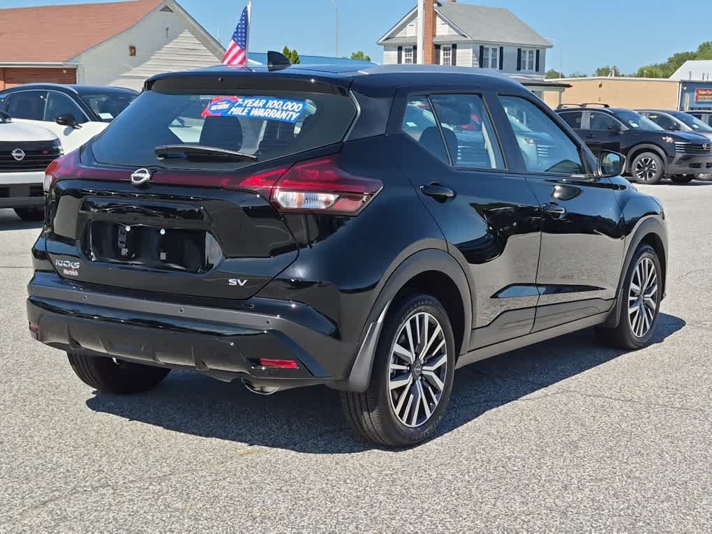 Used 2023 Nissan Kicks SV w/ Interior Electronics Package FWD image 3