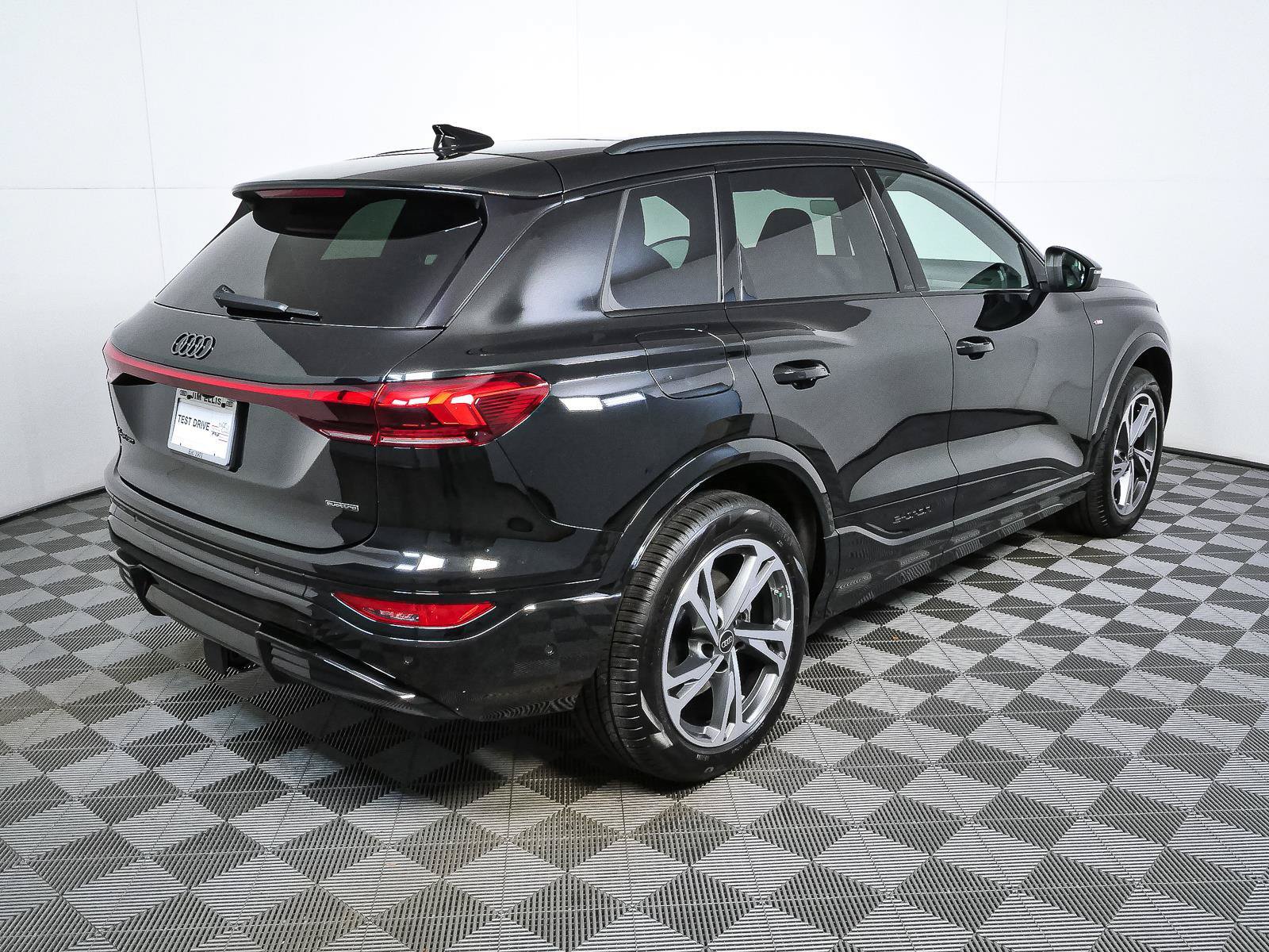 New 2027 Audi Q6 e-tron Premium Plus AWD/4WD image 3