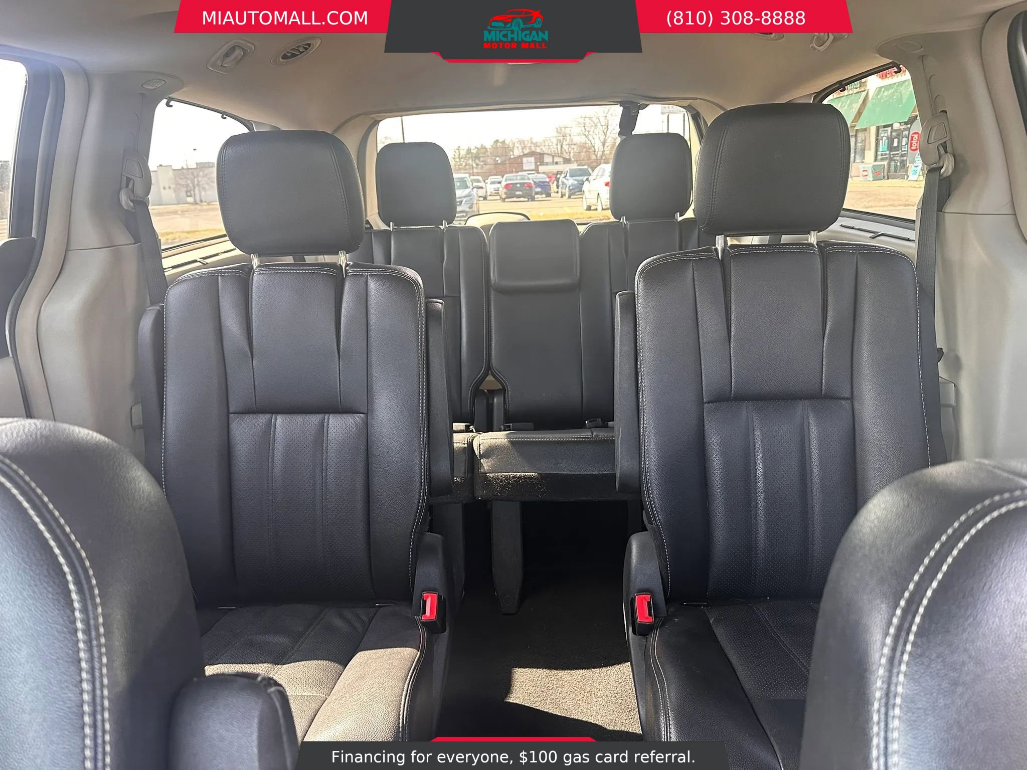 Used 2014 Chrysler Town & Country Touring-L w/ Driver Convenience Group image 11