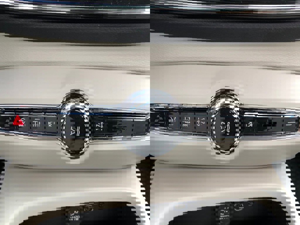 New 2026 Volvo XC40 B5 Ultra w/ Protection Package Premier image 25