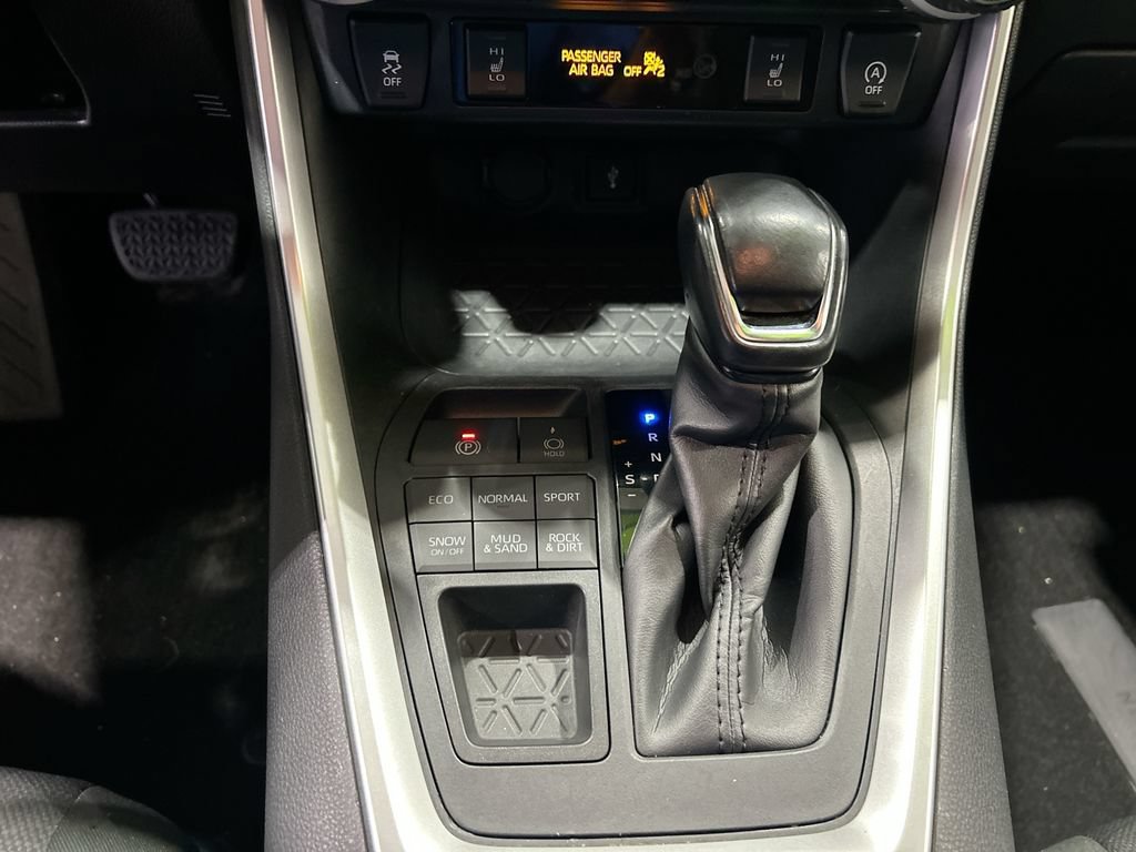 Used 2020 Toyota RAV4 XLE w/ Convenience Package AWD/4WD image 19