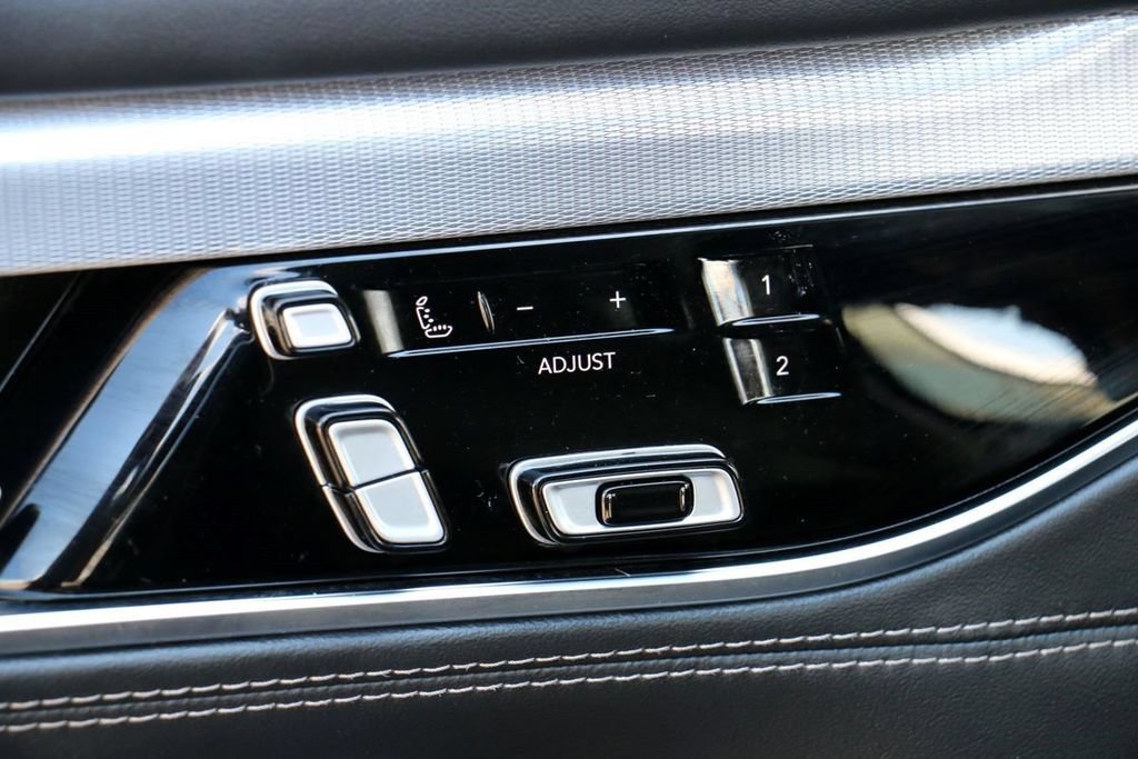 Used 2022 Jeep Grand Wagoneer Series II AWD/4WD image 15