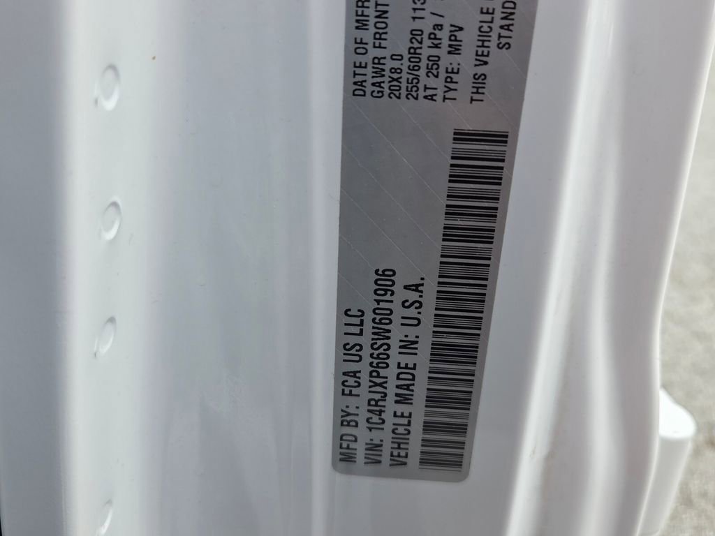 Used 2025 Jeep Wrangler Unlimited Sahara image 6