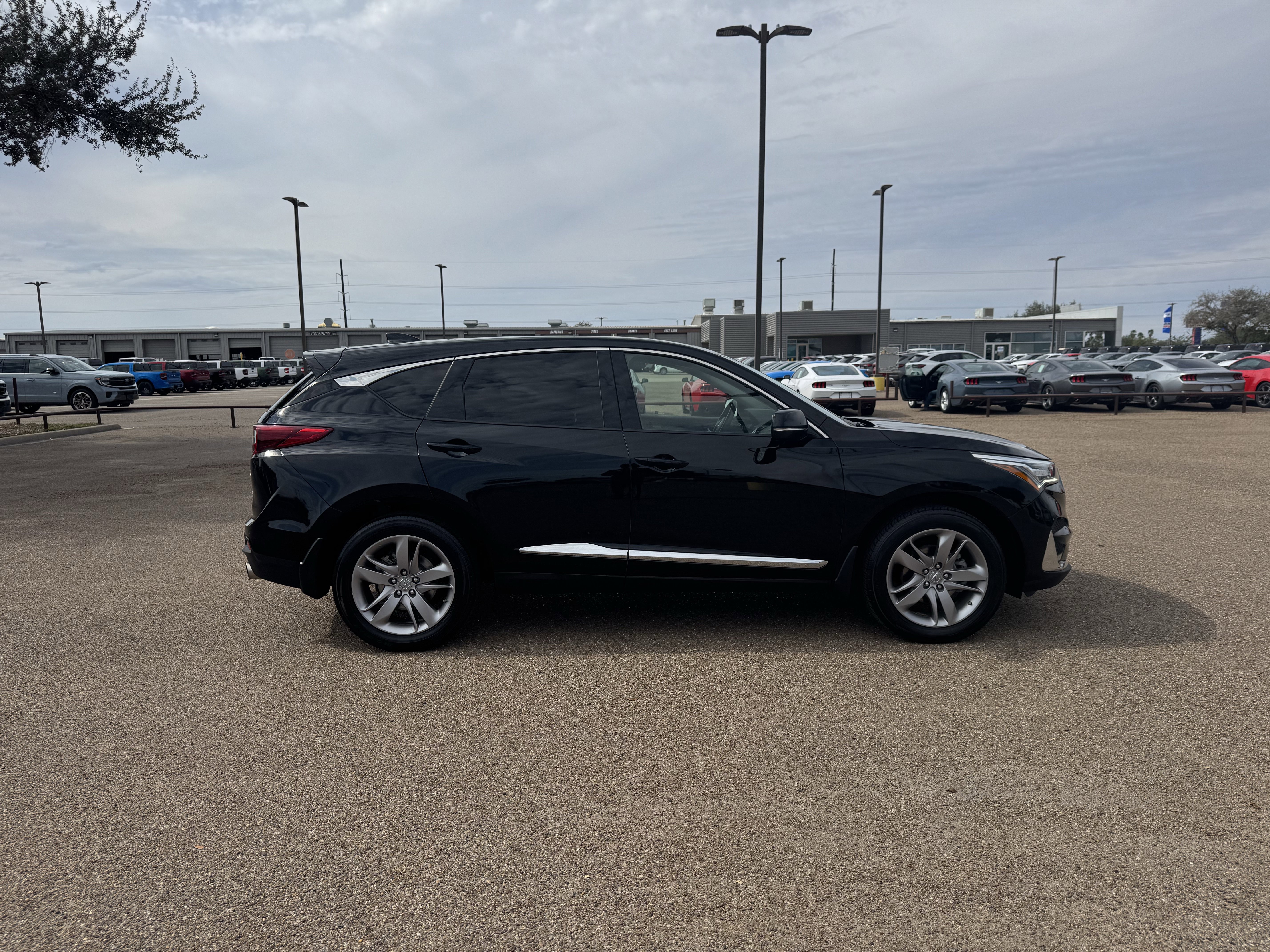 Used 2021 Acura RDX AWD w/ Advance Package image 3