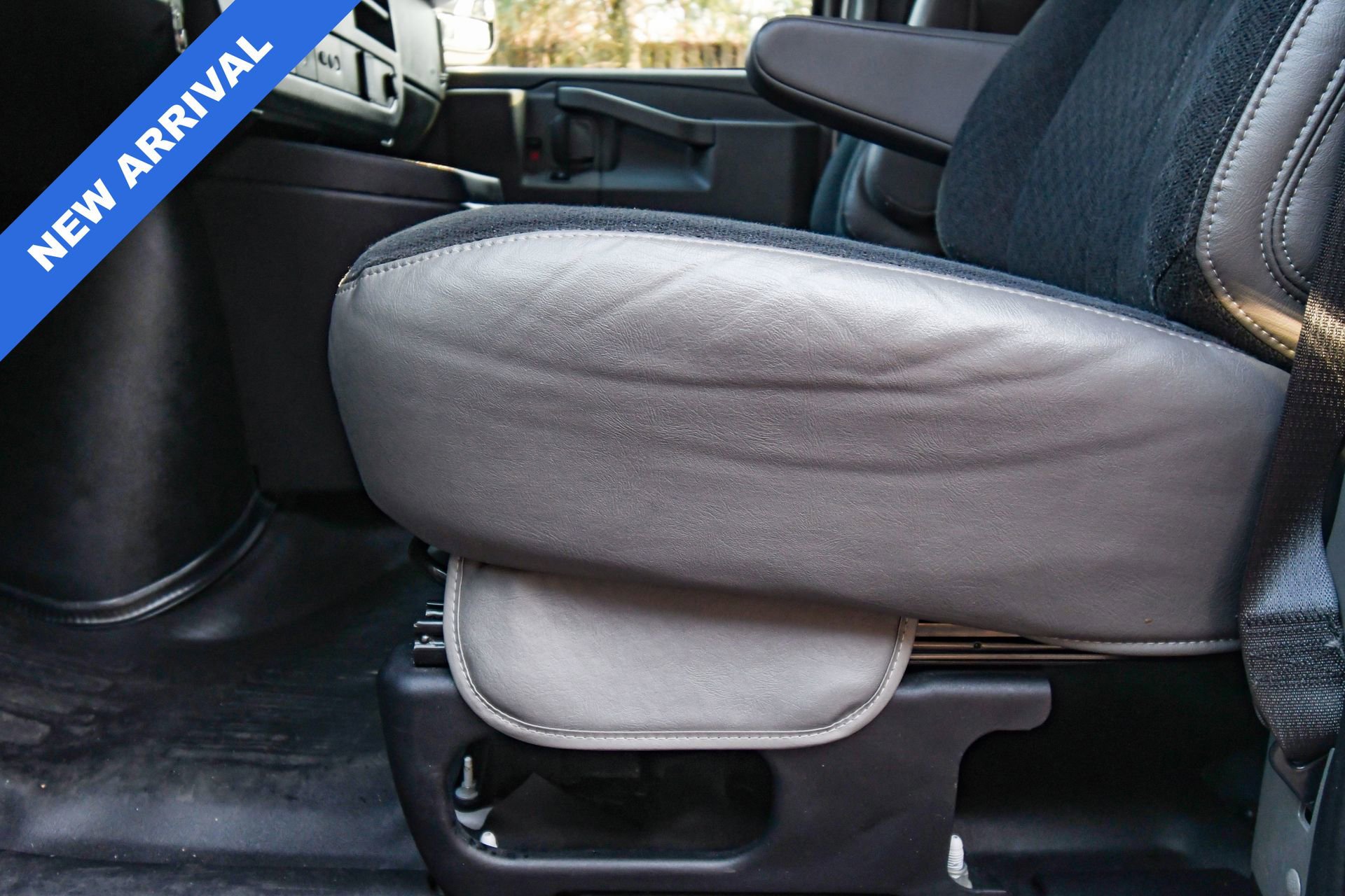 Used 2024 Chevrolet Express 2500 w/ Driver Convenience Package image 36