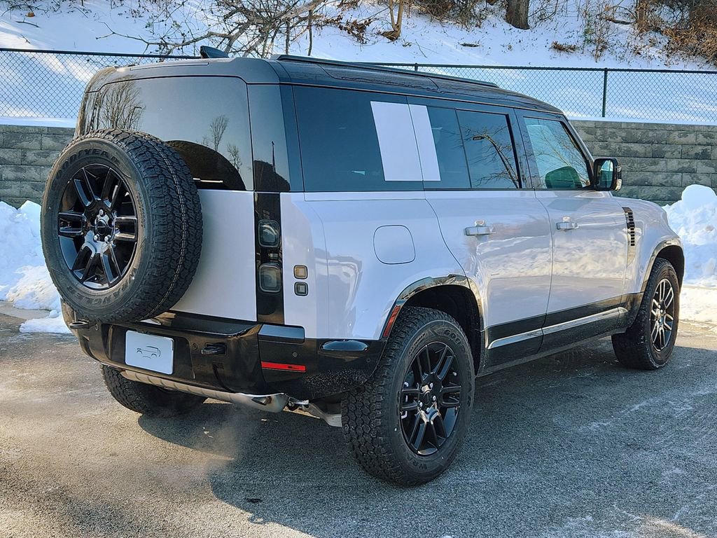 Used 2026 Land Rover Defender 110 X-Dynamic SE image 2