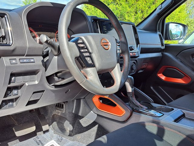 Used 2025 Nissan Frontier PRO-4X AWD/4WD image 8