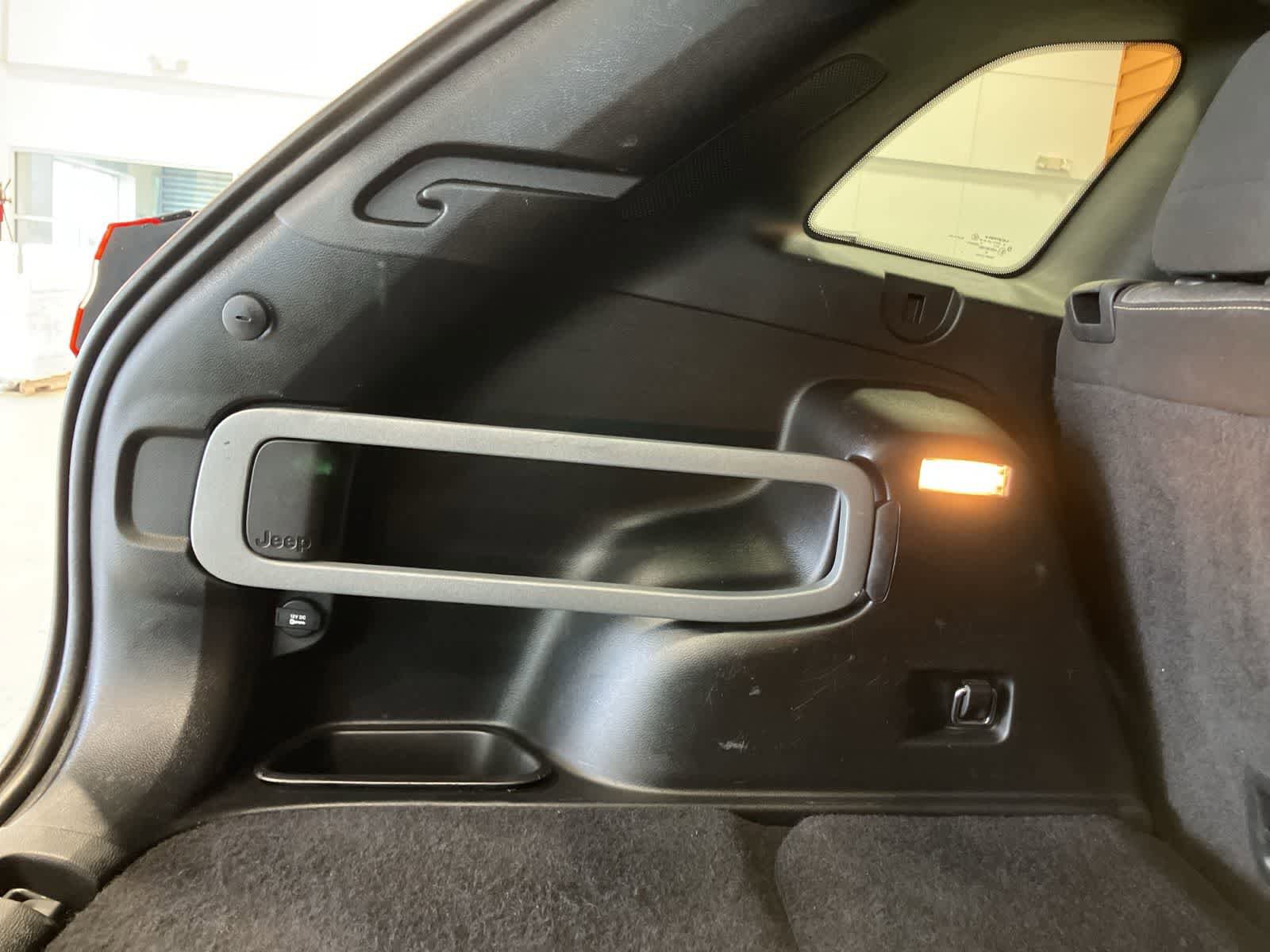 Used 2017 Jeep Cherokee Sport AWD/4WD image 25