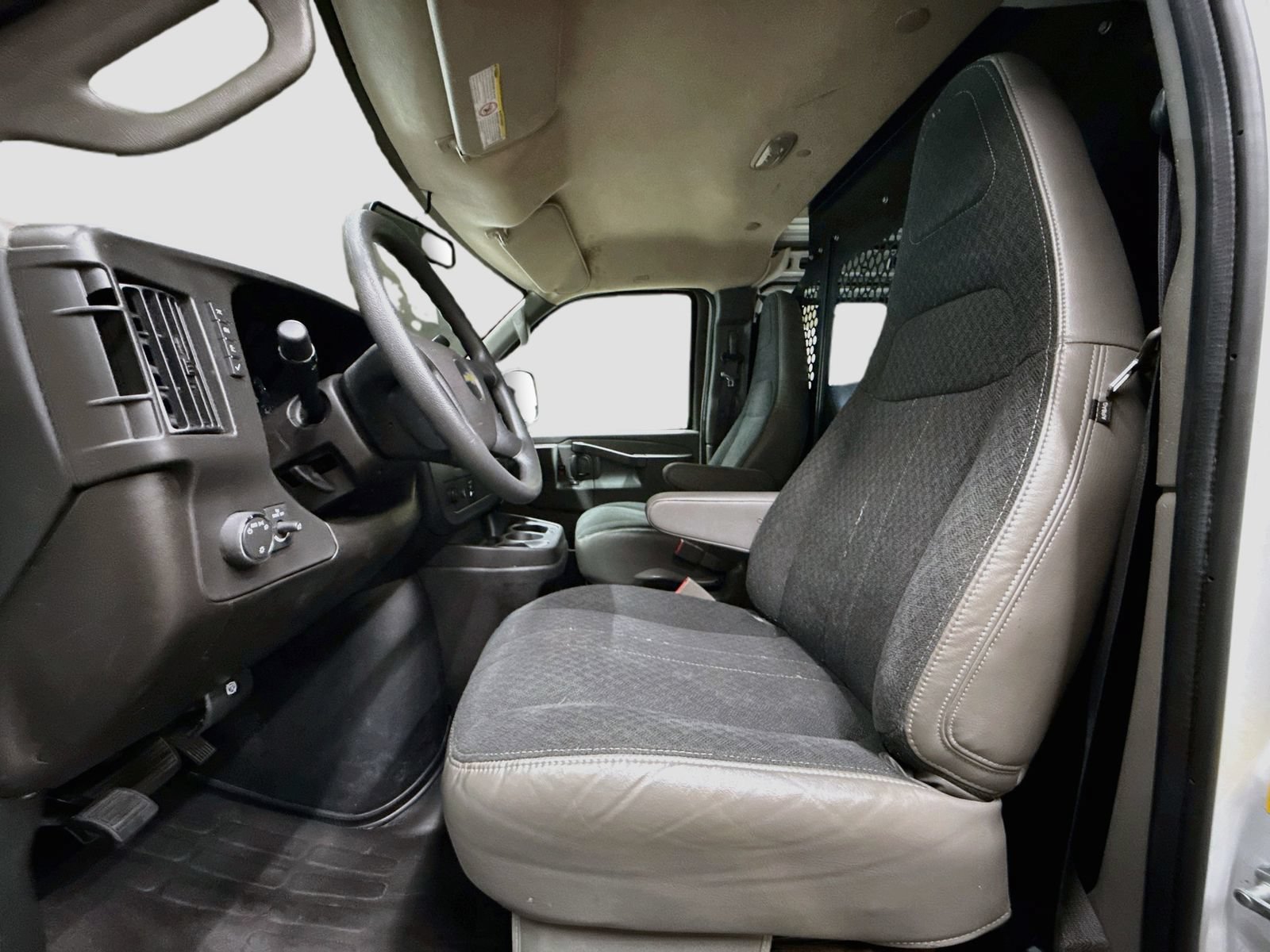 Used 2025 Chevrolet Express 2500 w/ Driver Convenience Package RWD image 22