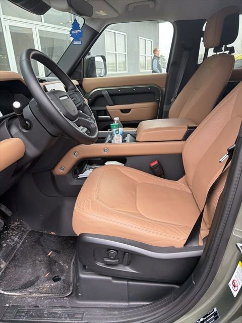 Used 2025 Land Rover Defender 110 X-Dynamic SE image 13