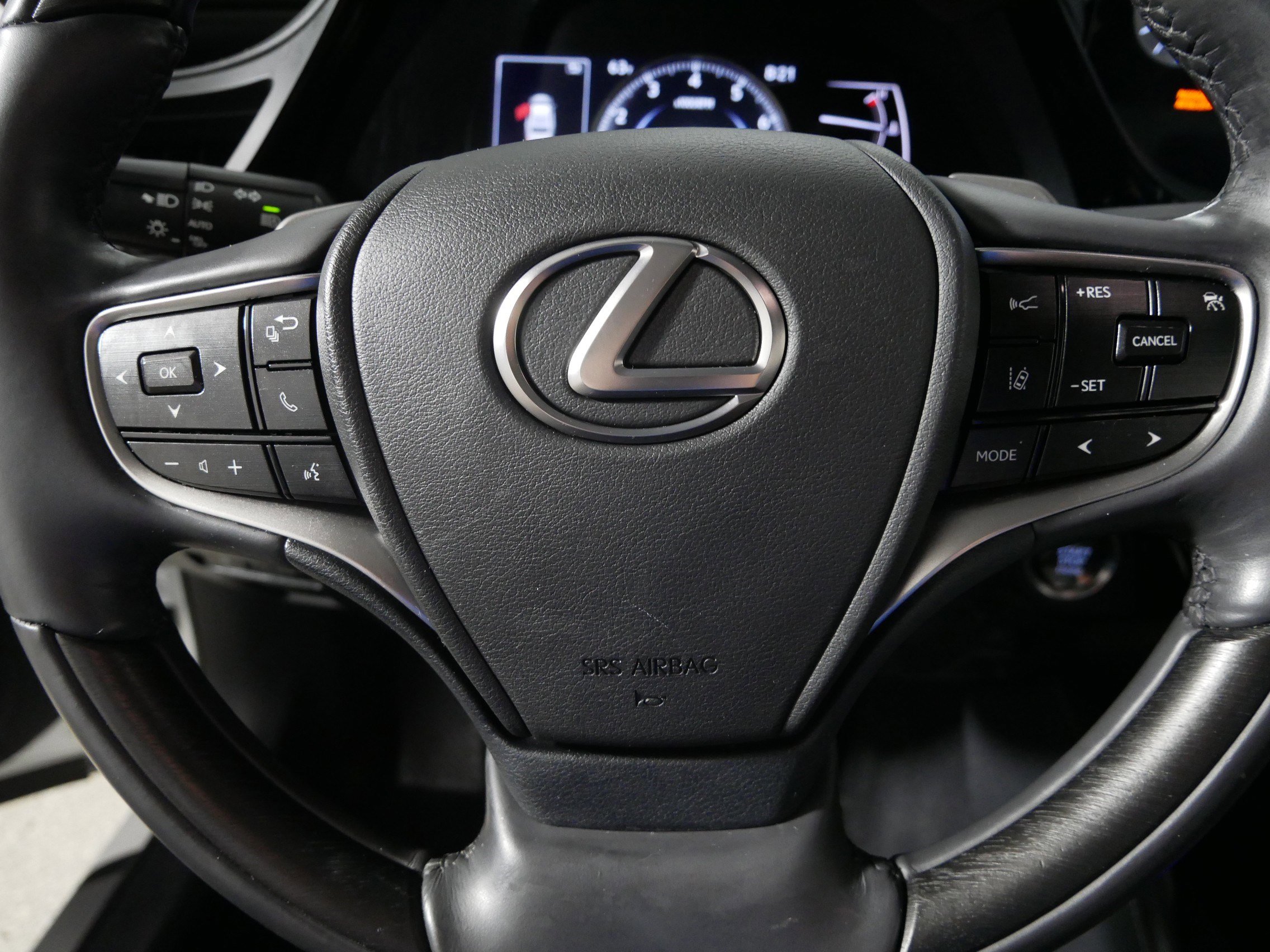 Used 2023 Lexus ES 350 Ultra Luxury w/ Accessory Package (Z1) image 25