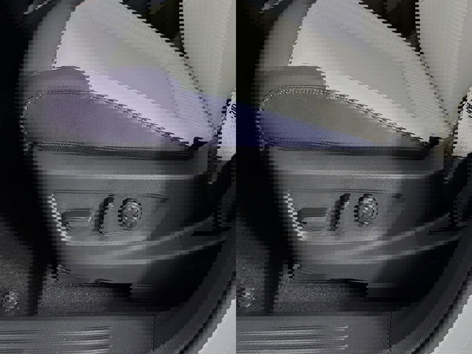 New 2026 Nissan Leaf Platinum+ image 21