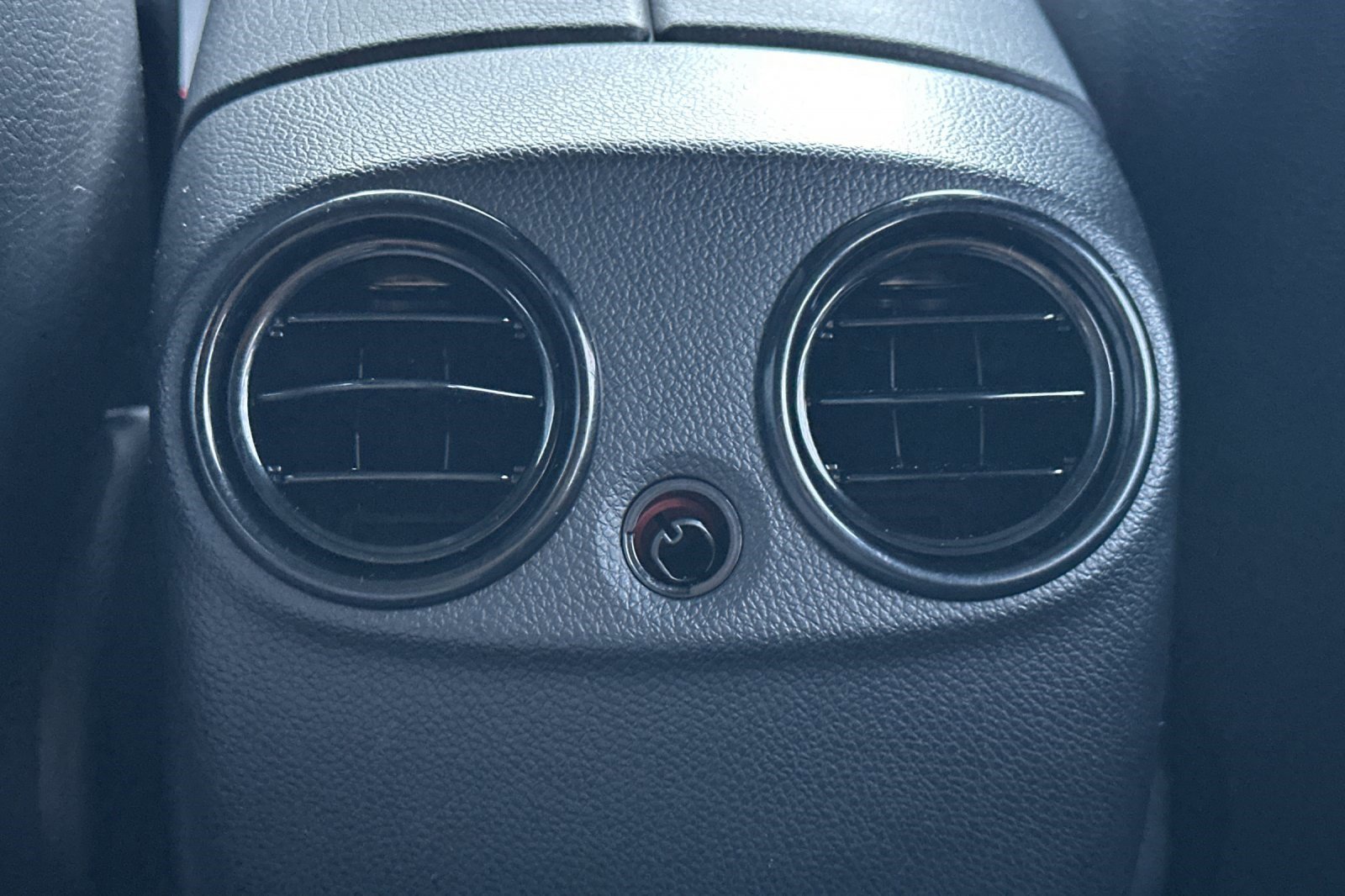 Used 2019 Mercedes-Benz GLC 350e 4MATIC image 16