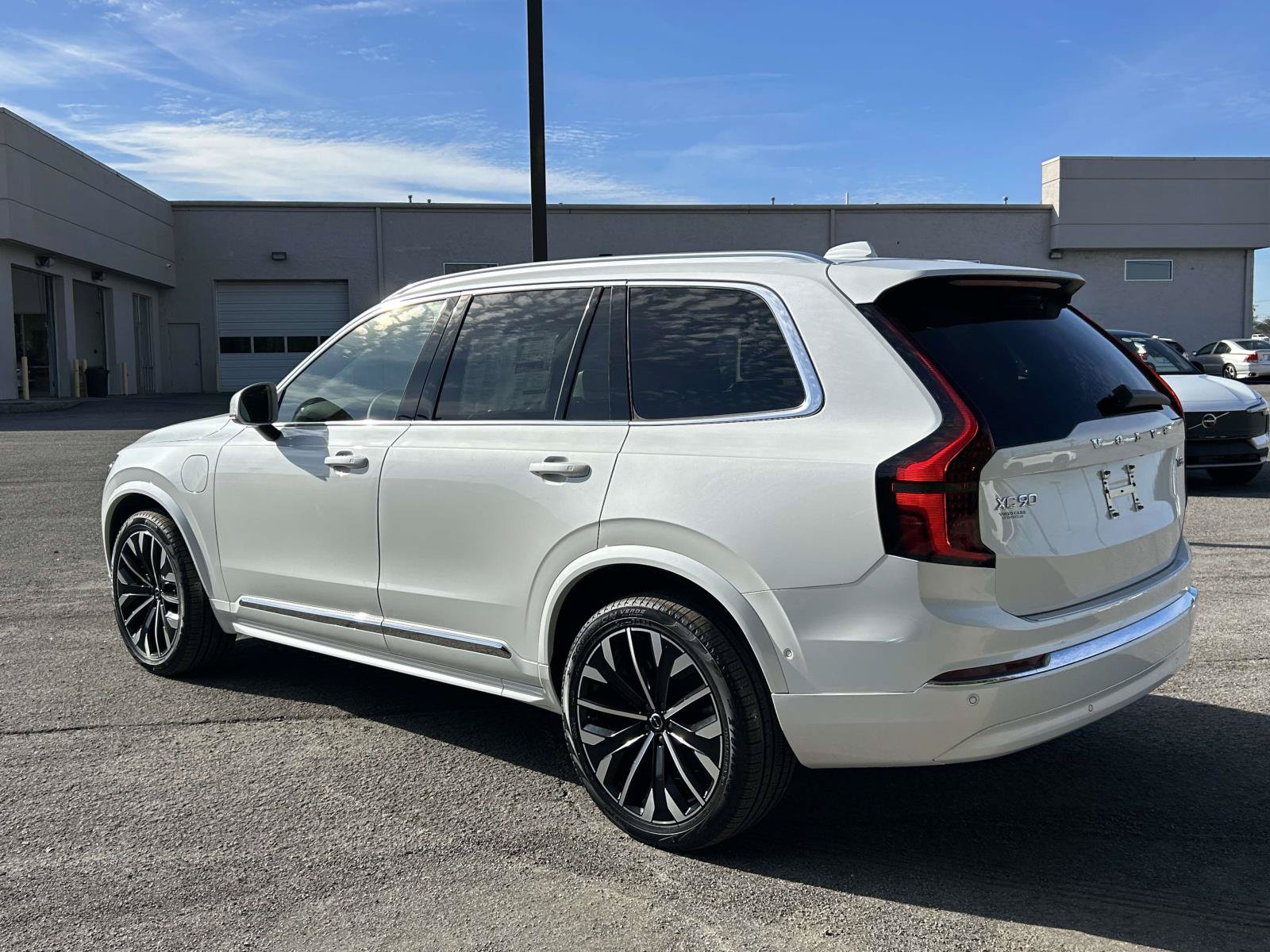 New 2026 Volvo XC90 T8 Plus w/ Protection Package Premier AWD/4WD image 5