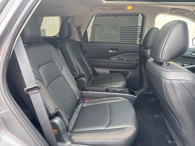 Used 2025 Nissan Pathfinder SL w/ SL Premium Package FWD image 19