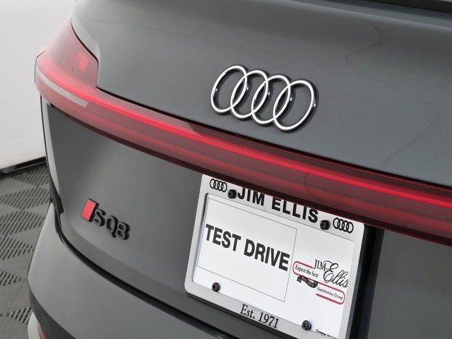 Used 2024 Audi SQ8 e-tron Premium Plus w/ Black Optic Package AWD/4WD image 39