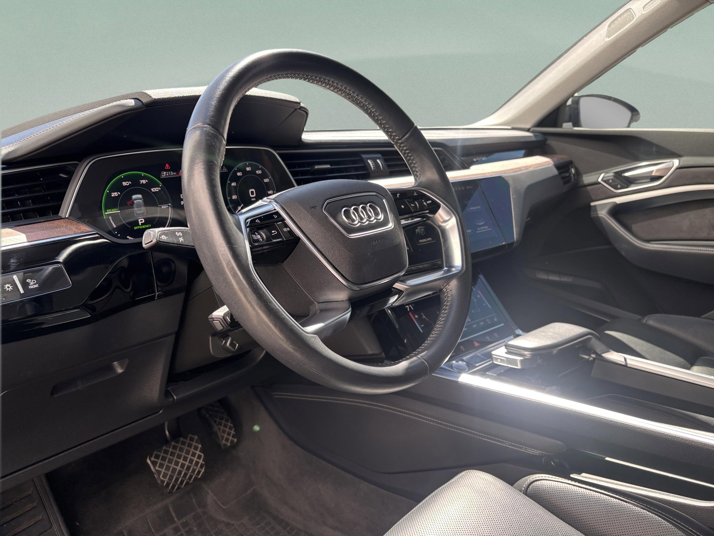 Used 2019 Audi e-tron Prestige w/ Prestige Package AWD/4WD image 25