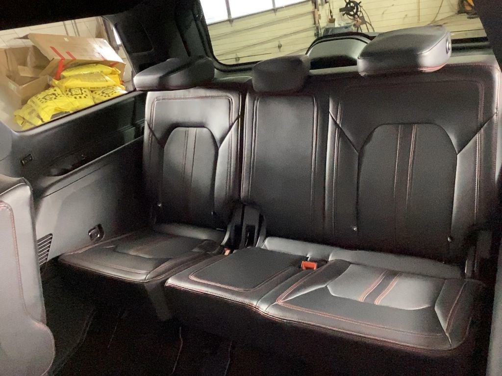 Used 2022 Ford Expedition Limited image 16