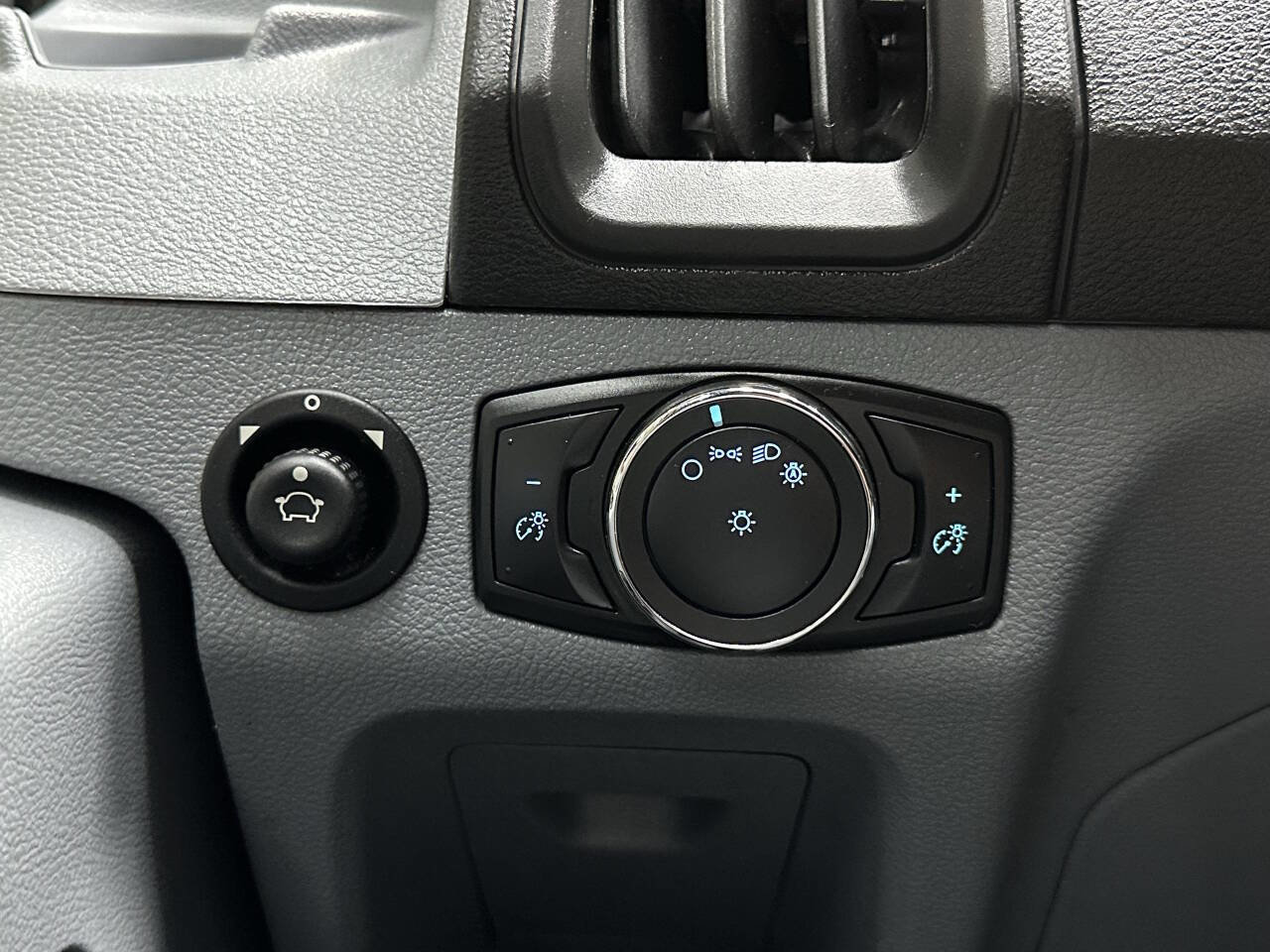 Used 2019 Ford Transit 350 XLT image 24