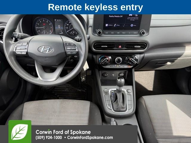 Used 2022 Hyundai Kona SE AWD/4WD image 3