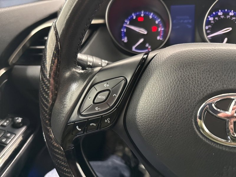 Used 2022 Toyota C-HR Limited image 23