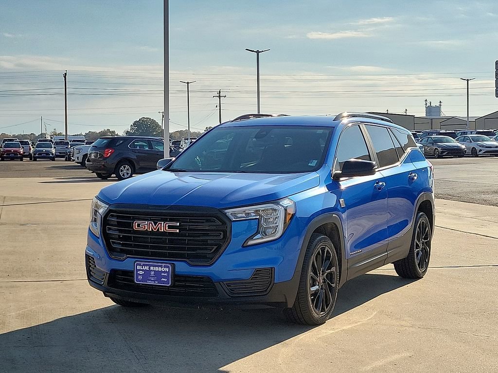 Used 2024 GMC Terrain SLE w/ Elevation Edition image 2