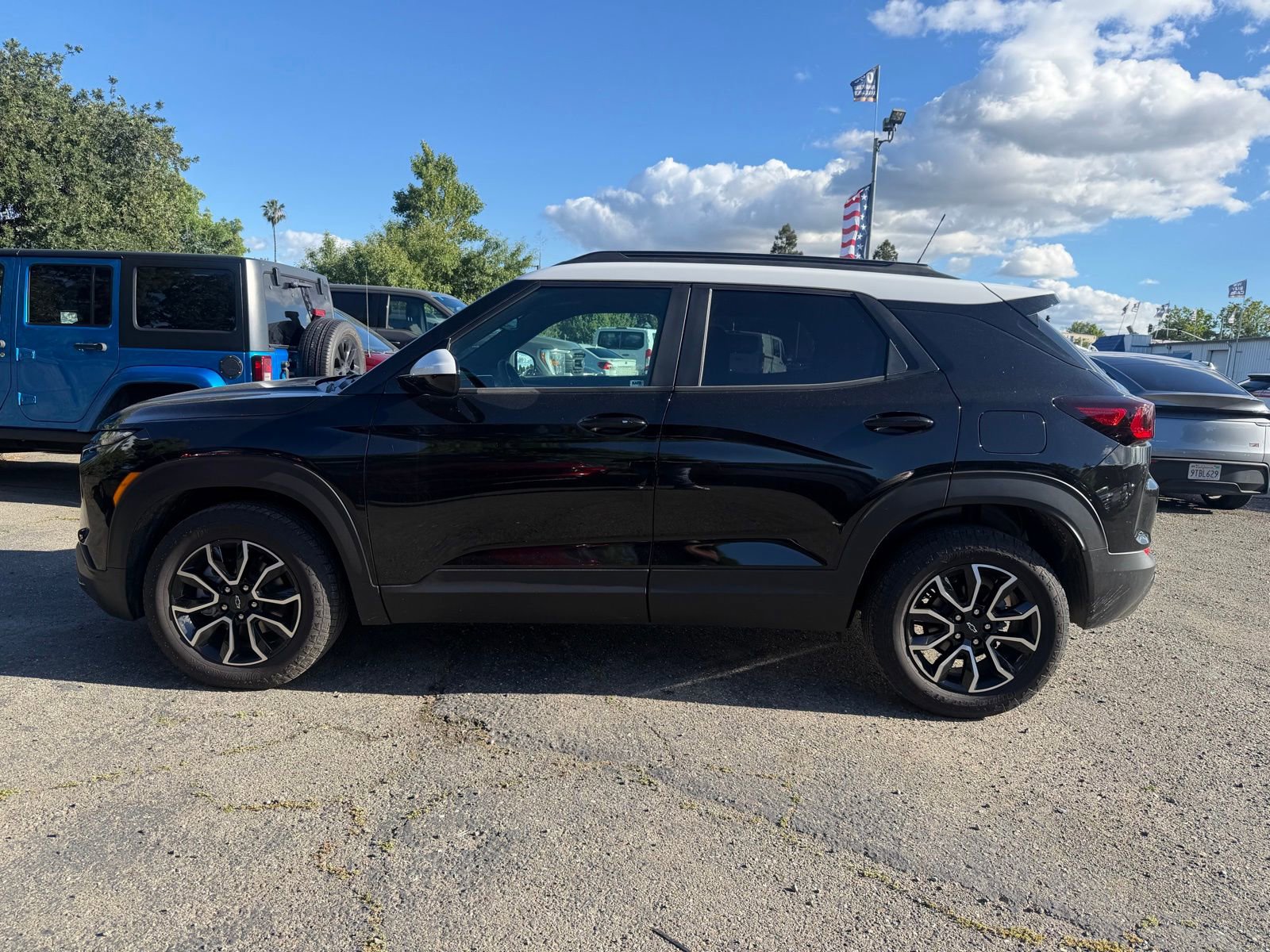 Used 2025 Chevrolet TrailBlazer ACTIV w/ Convenience Package image 2