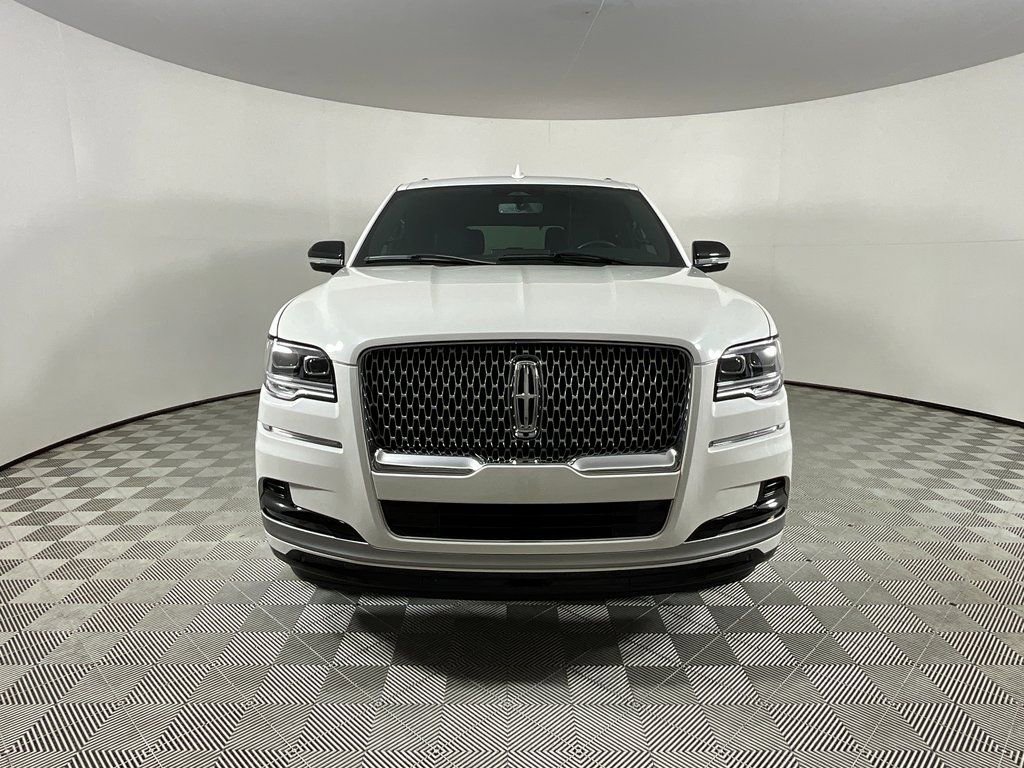 Used 2024 Lincoln Navigator Premiere image 7