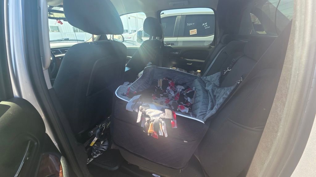 Used 2011 Chevrolet Avalanche LS w/ Convenience Package image 4