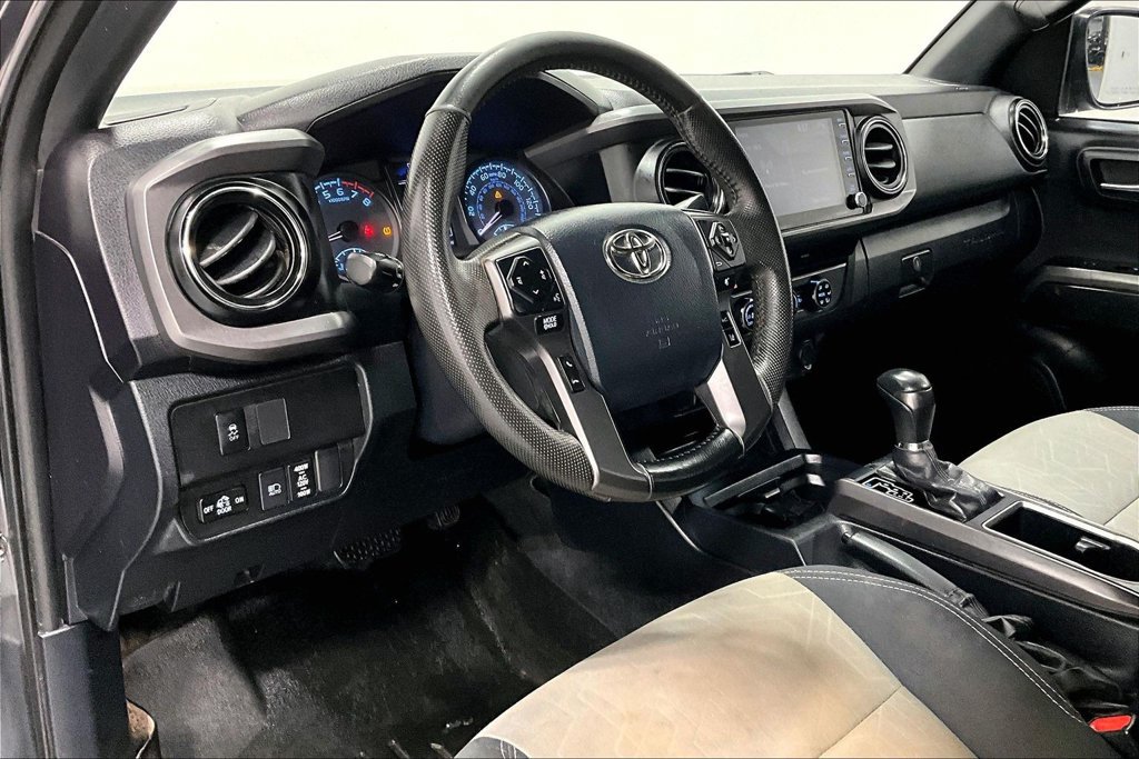 Used 2020 Toyota Tacoma TRD Off-Road AWD/4WD image 16