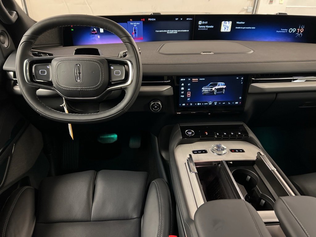 Used 2025 Lincoln Navigator Reserve w/ Jet Appearance Package image 8