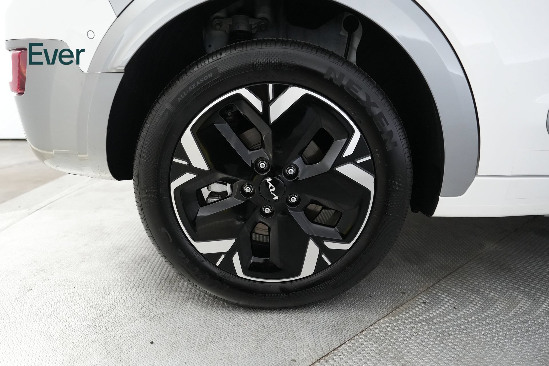 Used 2024 Kia Niro Wave w/ Wave Preserve Package FWD image 9