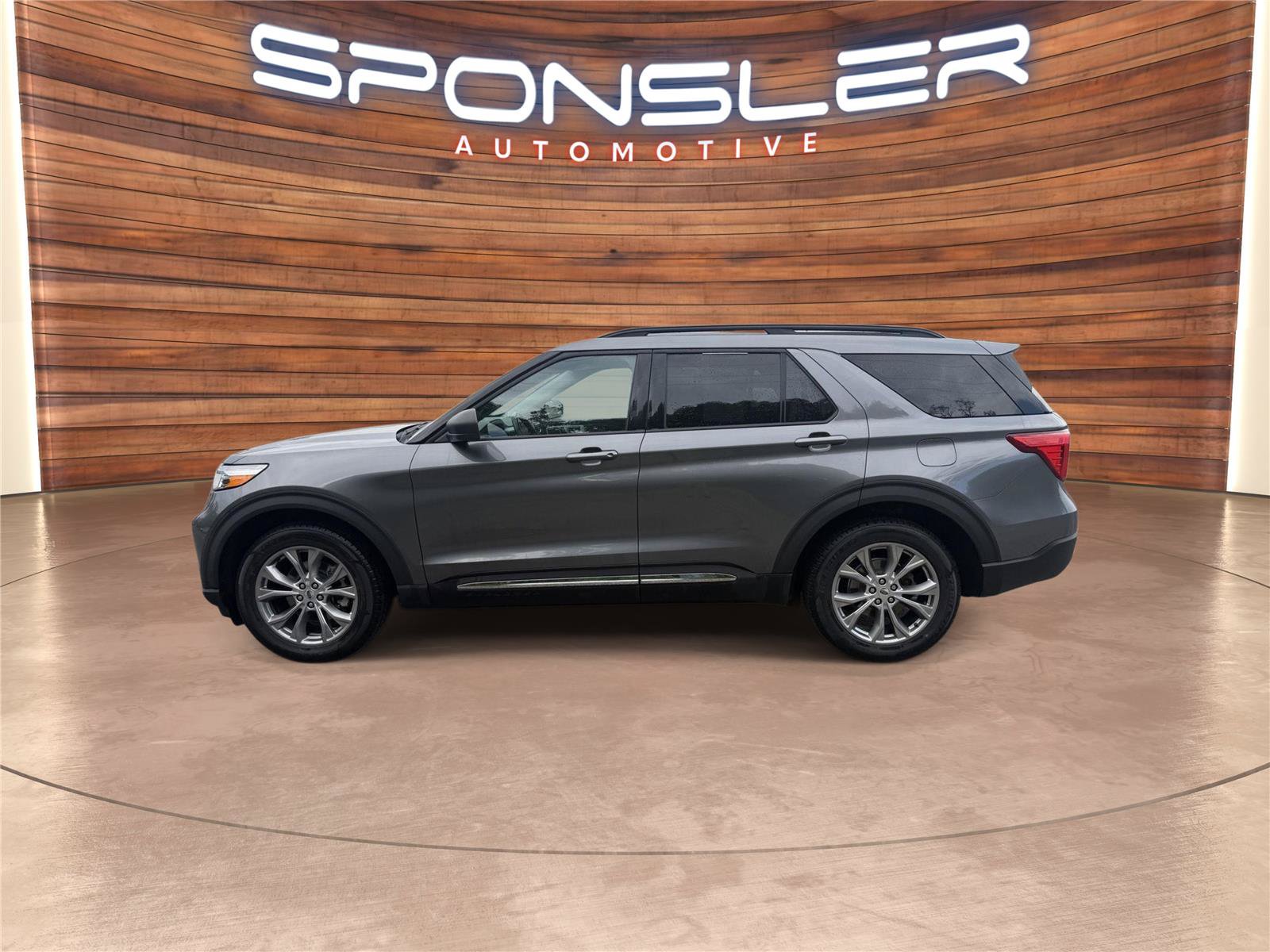Certified 2021 Ford Explorer XLT w/ Equipment Group 202A AWD/4WD image 2