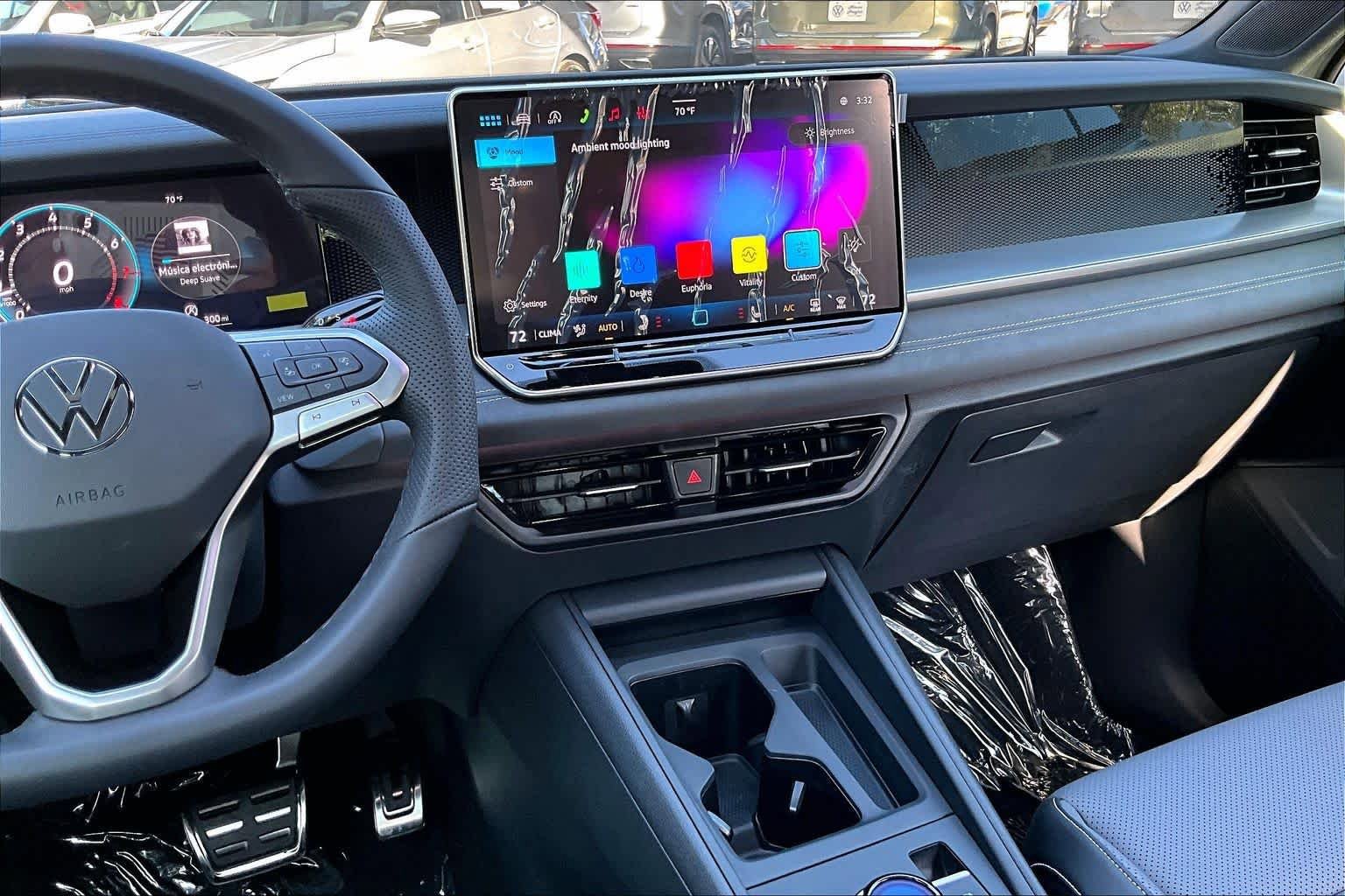 New 2026 Volkswagen Tiguan SE R-Line FWD image 6