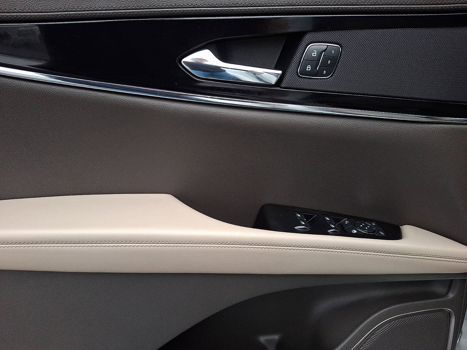 Certified 2021 Lincoln Nautilus AWD w/ Equipment Group 101A image 12