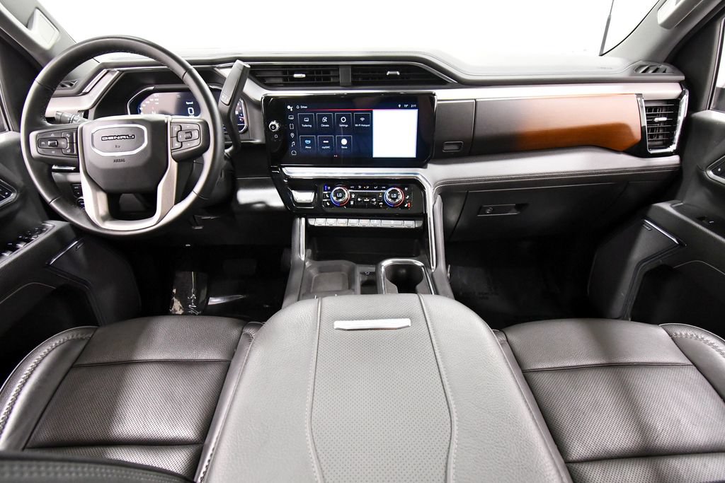 Used 2025 GMC Sierra 2500 Denali w/ Technology Package AWD/4WD image 3